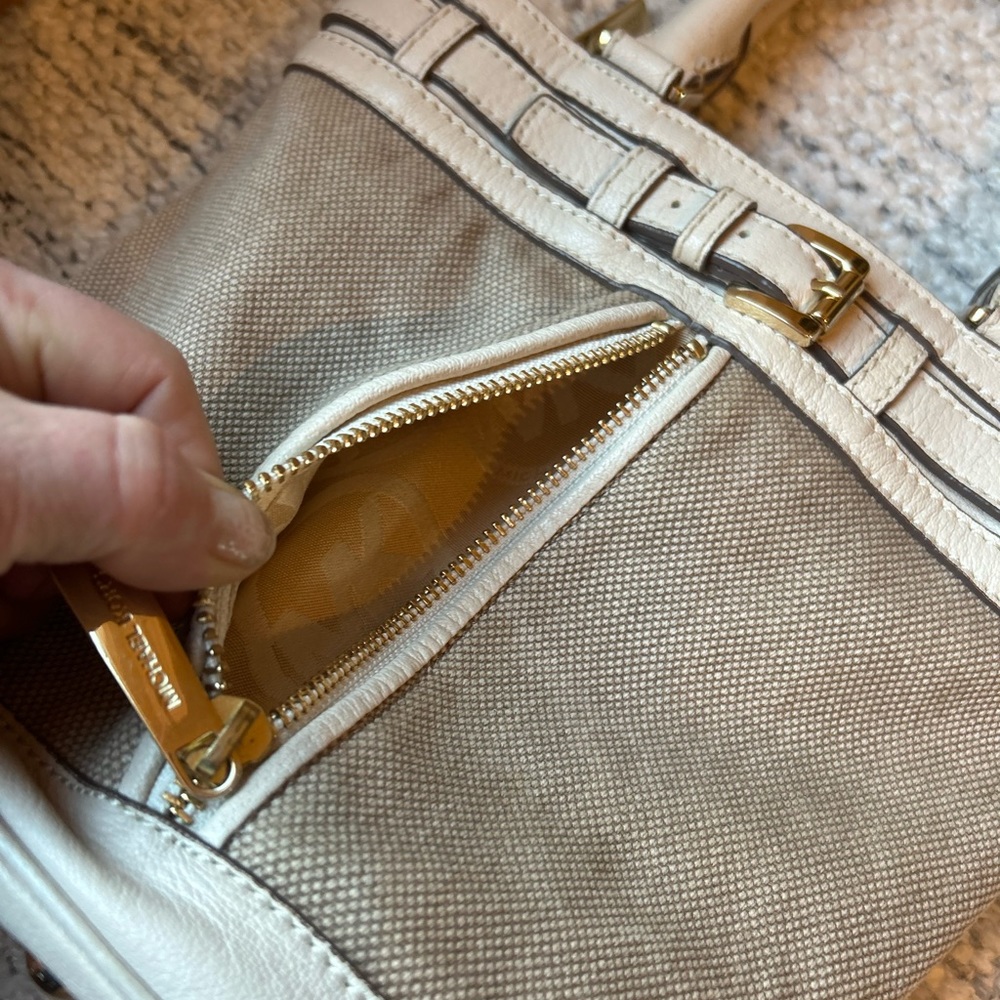 Michael Kors Retired Kingsbury Leather Small Bucket Bag with Handles - Picture 6 of 17